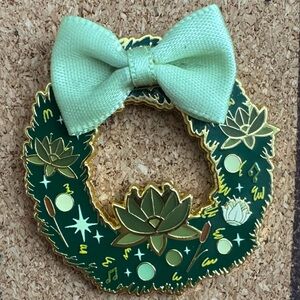 Disney Lounge Fly Tiana Green and Gold Wreath Pin with Bow